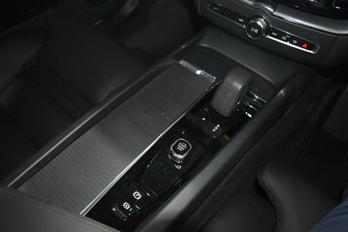 2021 Volvo XC60 B5 Momentum