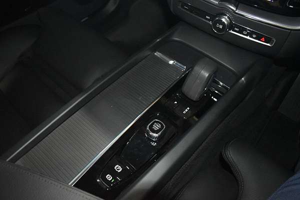 2021 Volvo XC60 B5 Momentum