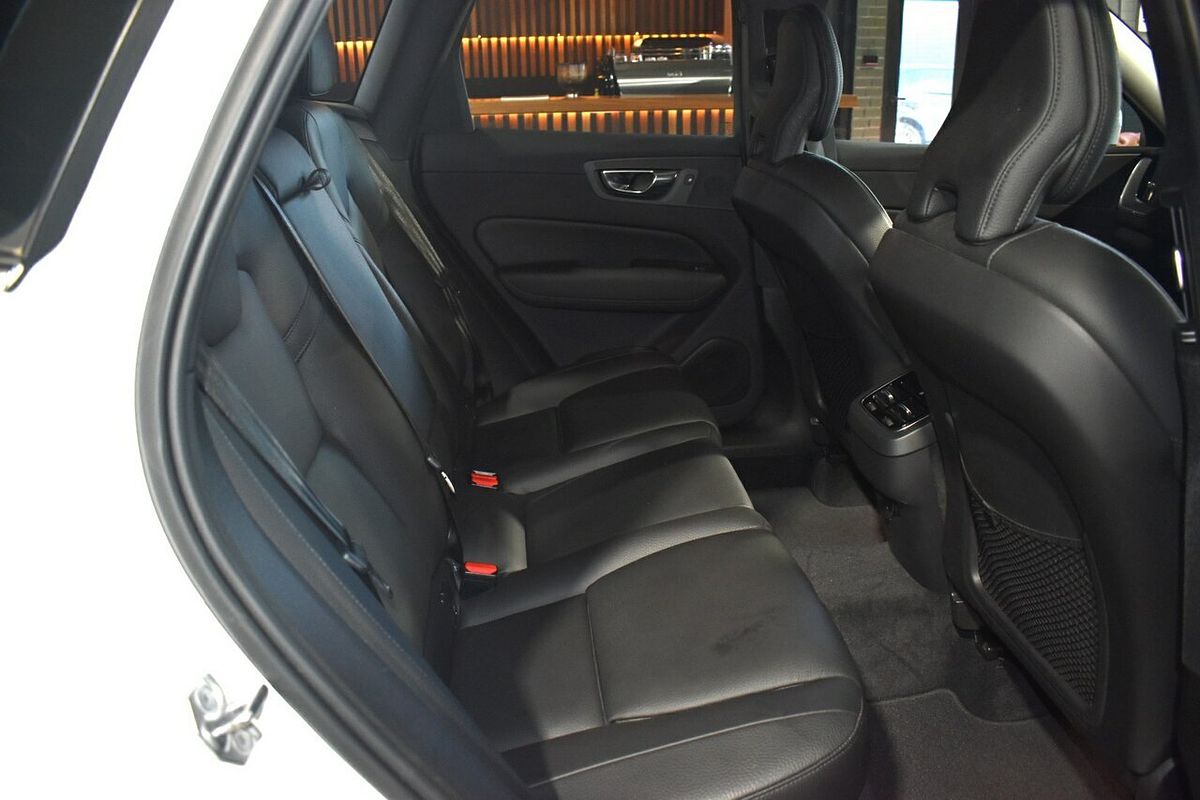 2021 Volvo XC60 B5 Momentum