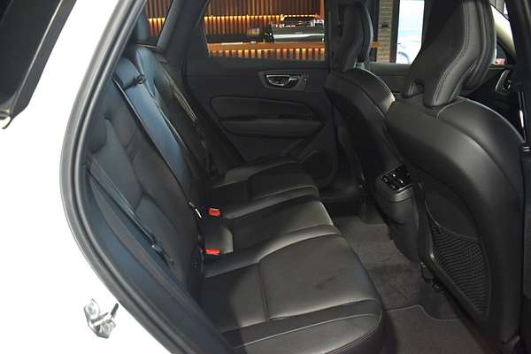 2021 Volvo XC60 B5 Momentum