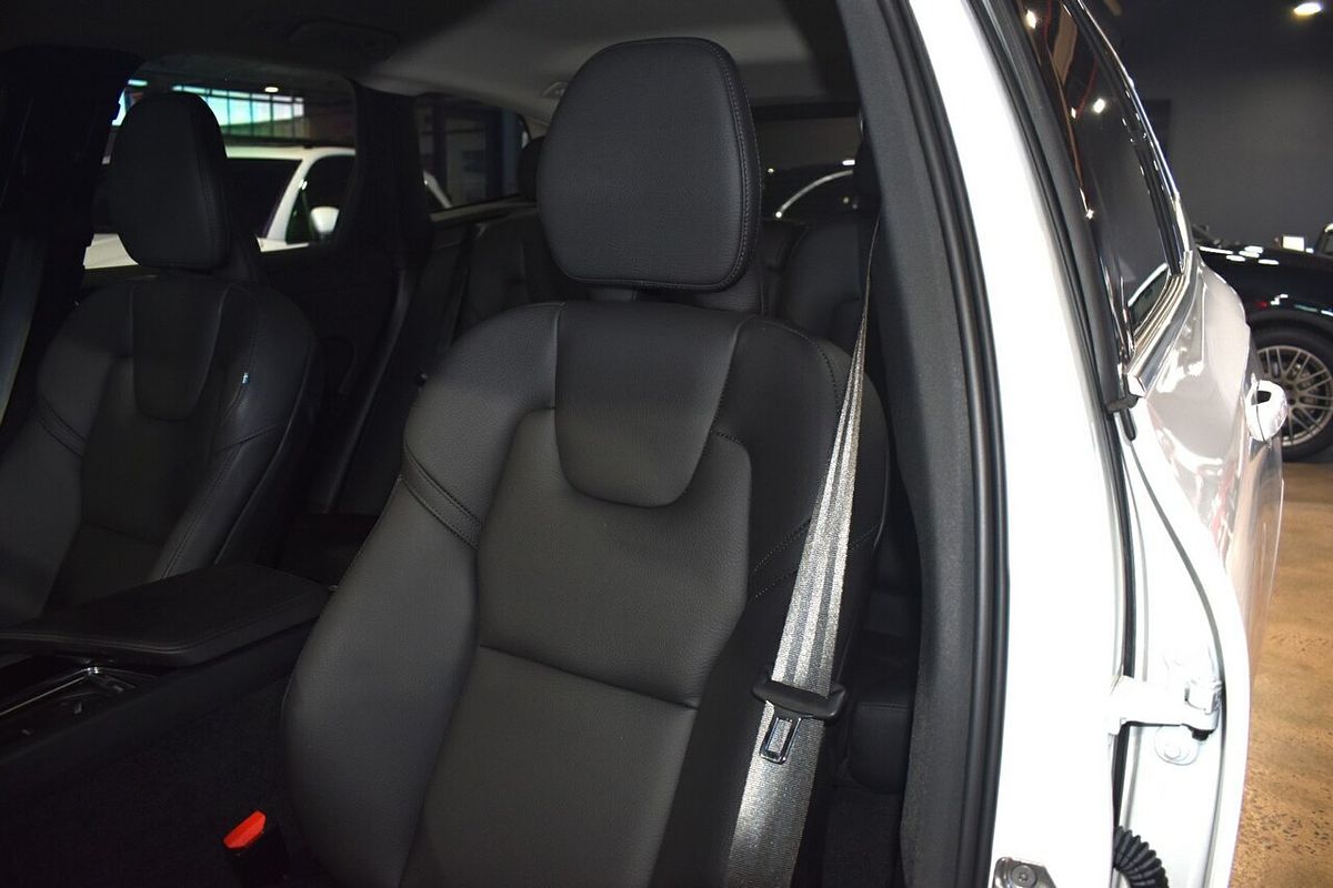 2021 Volvo XC60 B5 Momentum