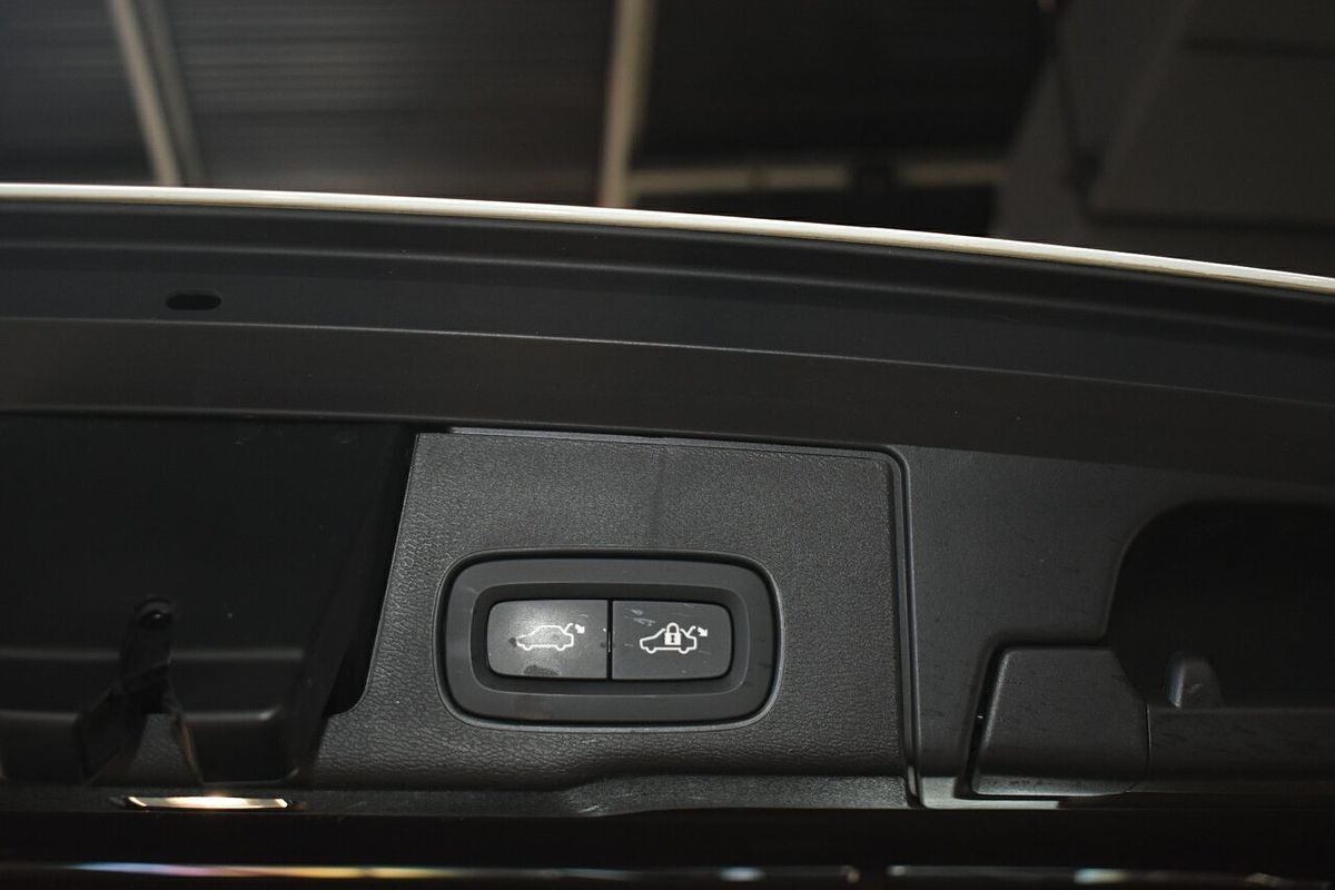 2021 Volvo XC60 B5 Momentum