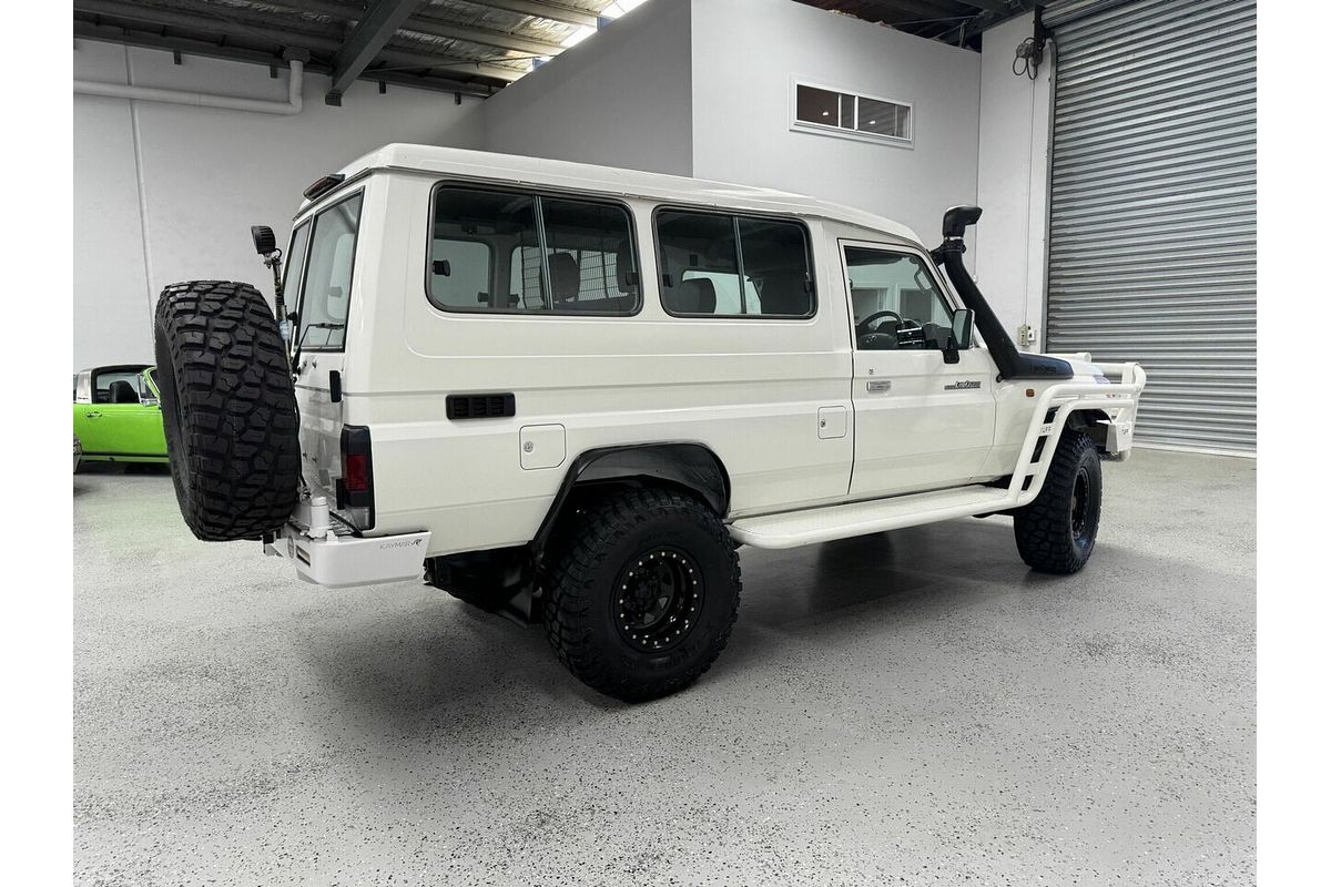 2014 Toyota Landcruiser GXL Troopcarrier VDJ78R