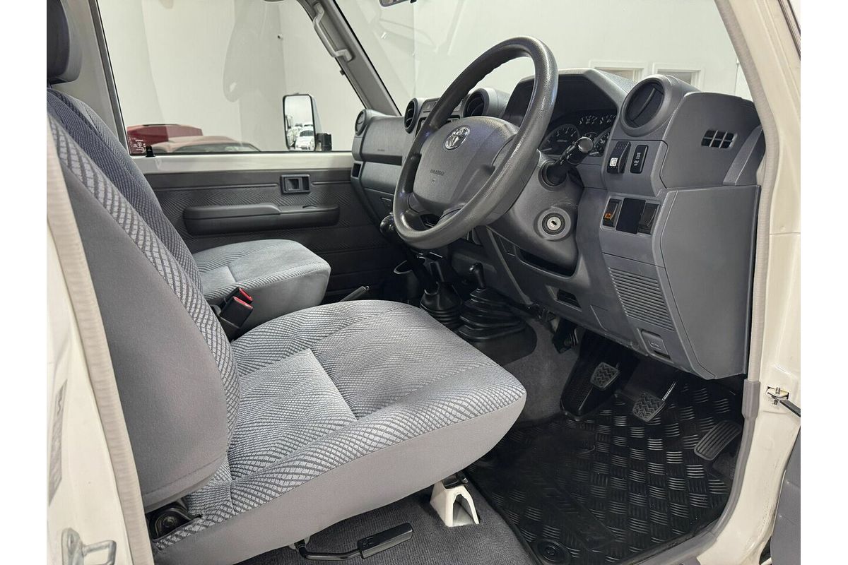 2014 Toyota Landcruiser GXL Troopcarrier VDJ78R