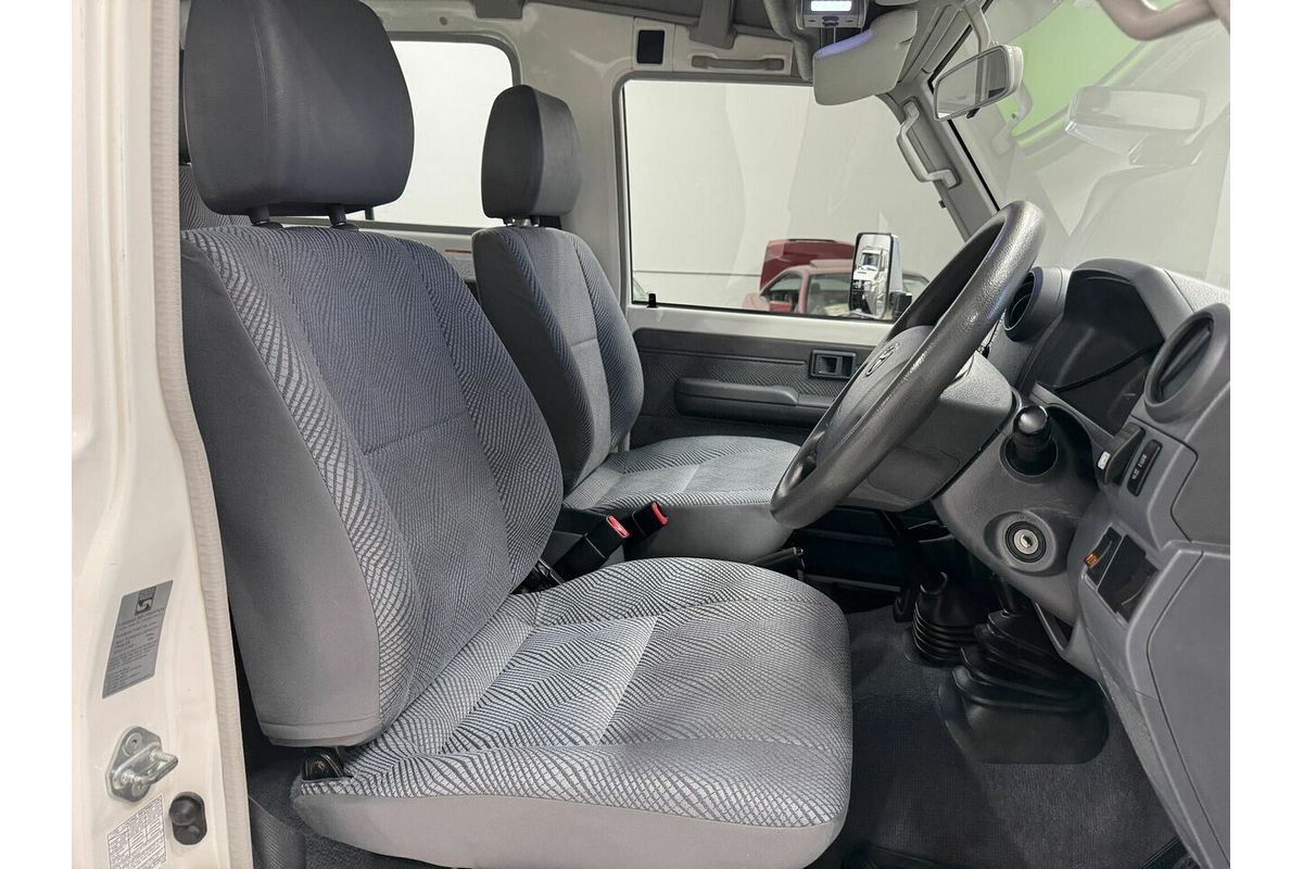 2014 Toyota Landcruiser GXL Troopcarrier VDJ78R