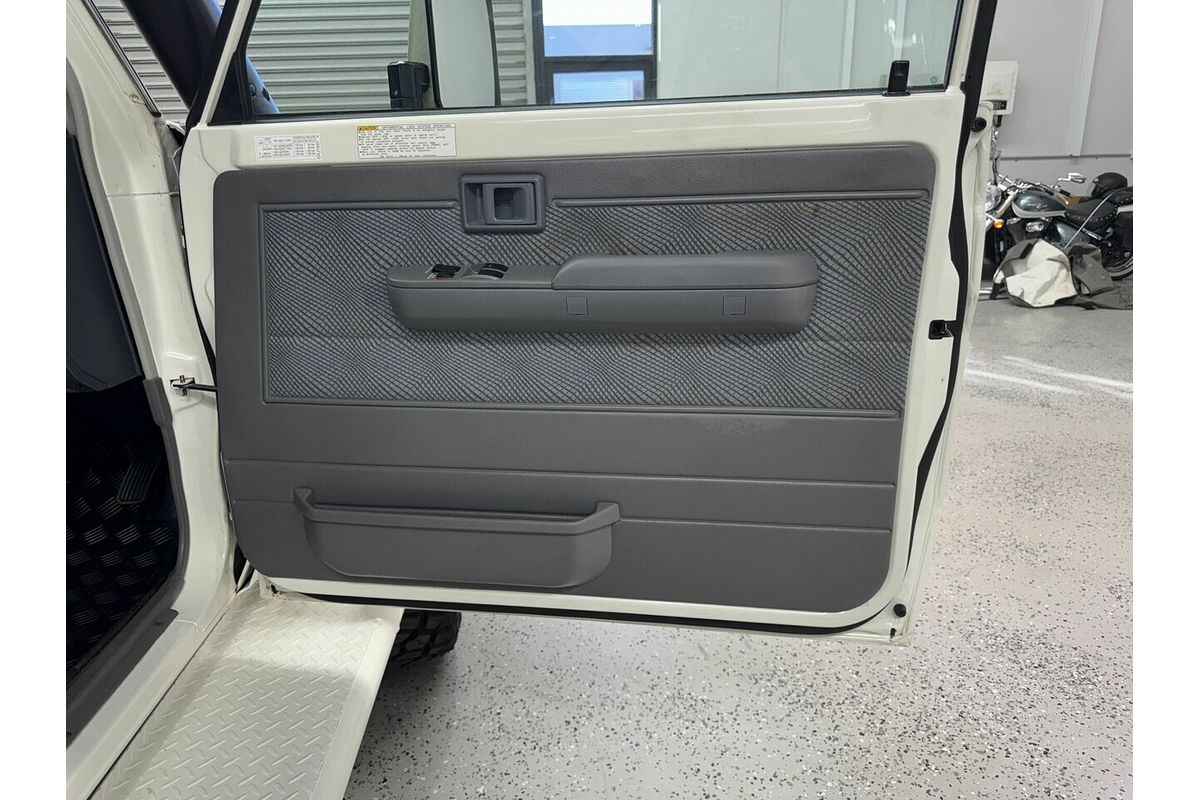 2014 Toyota Landcruiser GXL Troopcarrier VDJ78R