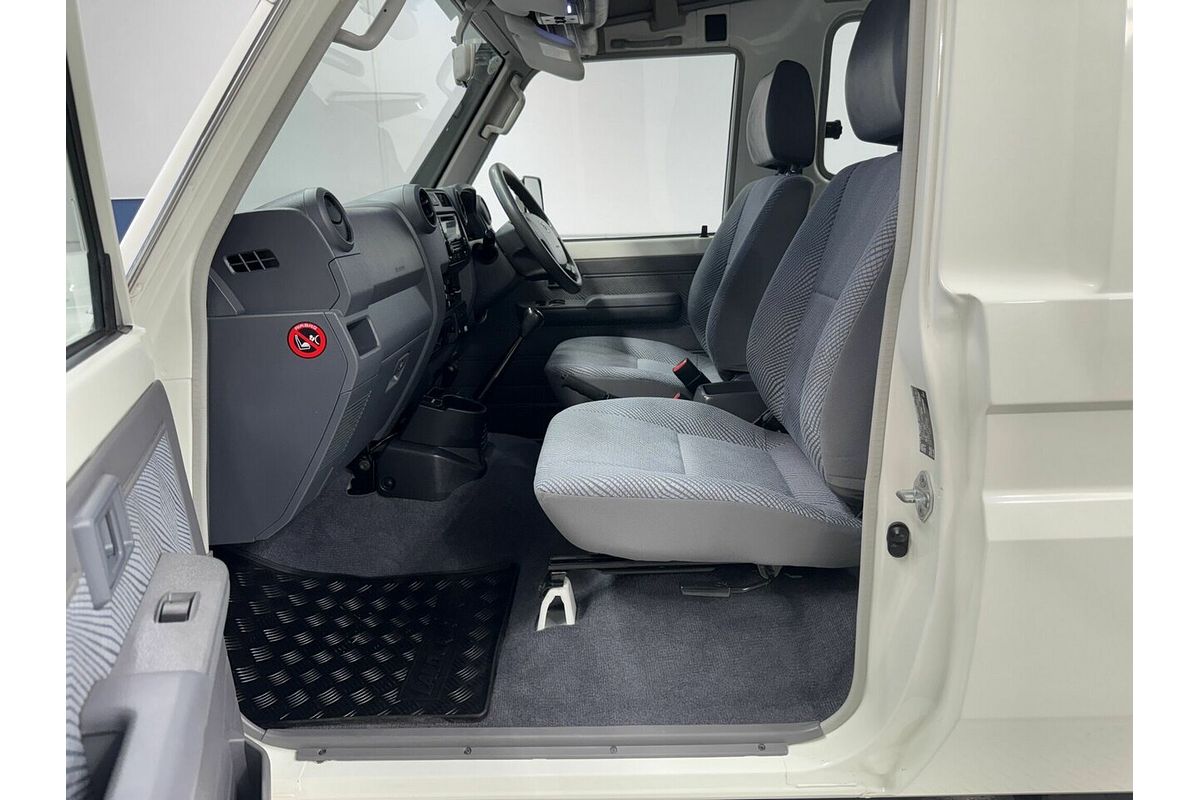 2014 Toyota Landcruiser GXL Troopcarrier VDJ78R