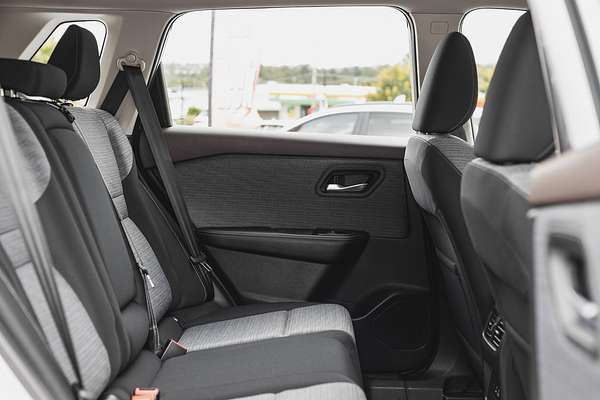 2024 Nissan X-TRAIL ST T33