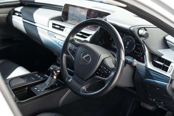2019 Lexus ES ES300h Luxury AXZH10R