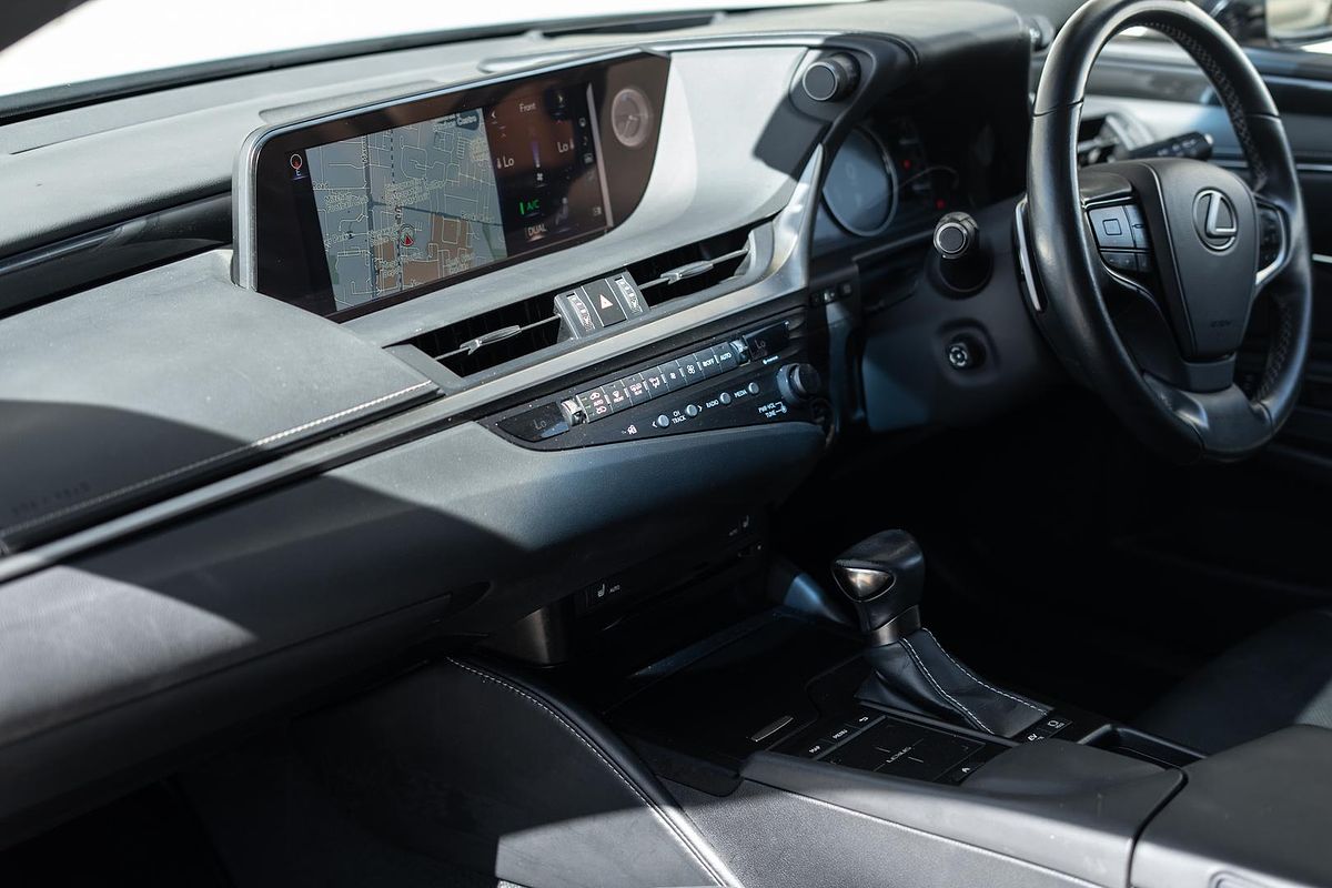 2019 Lexus ES ES300h Luxury AXZH10R