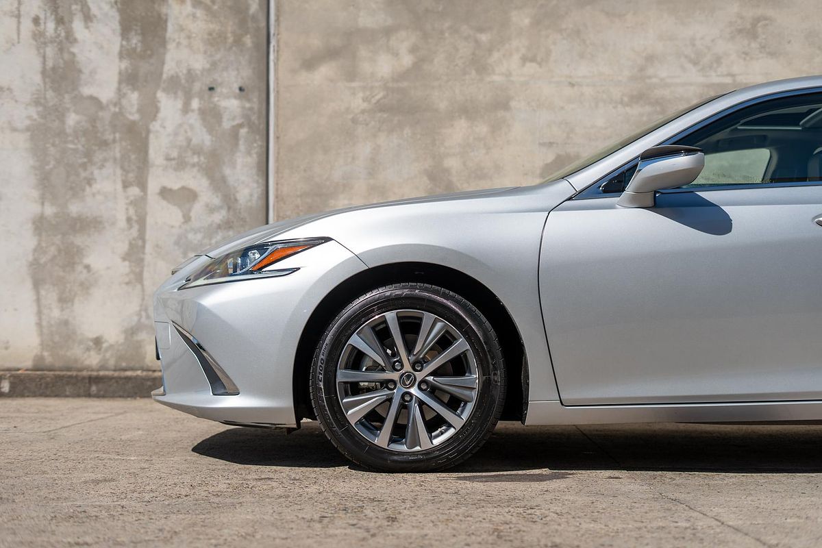 2019 Lexus ES ES300h Luxury AXZH10R
