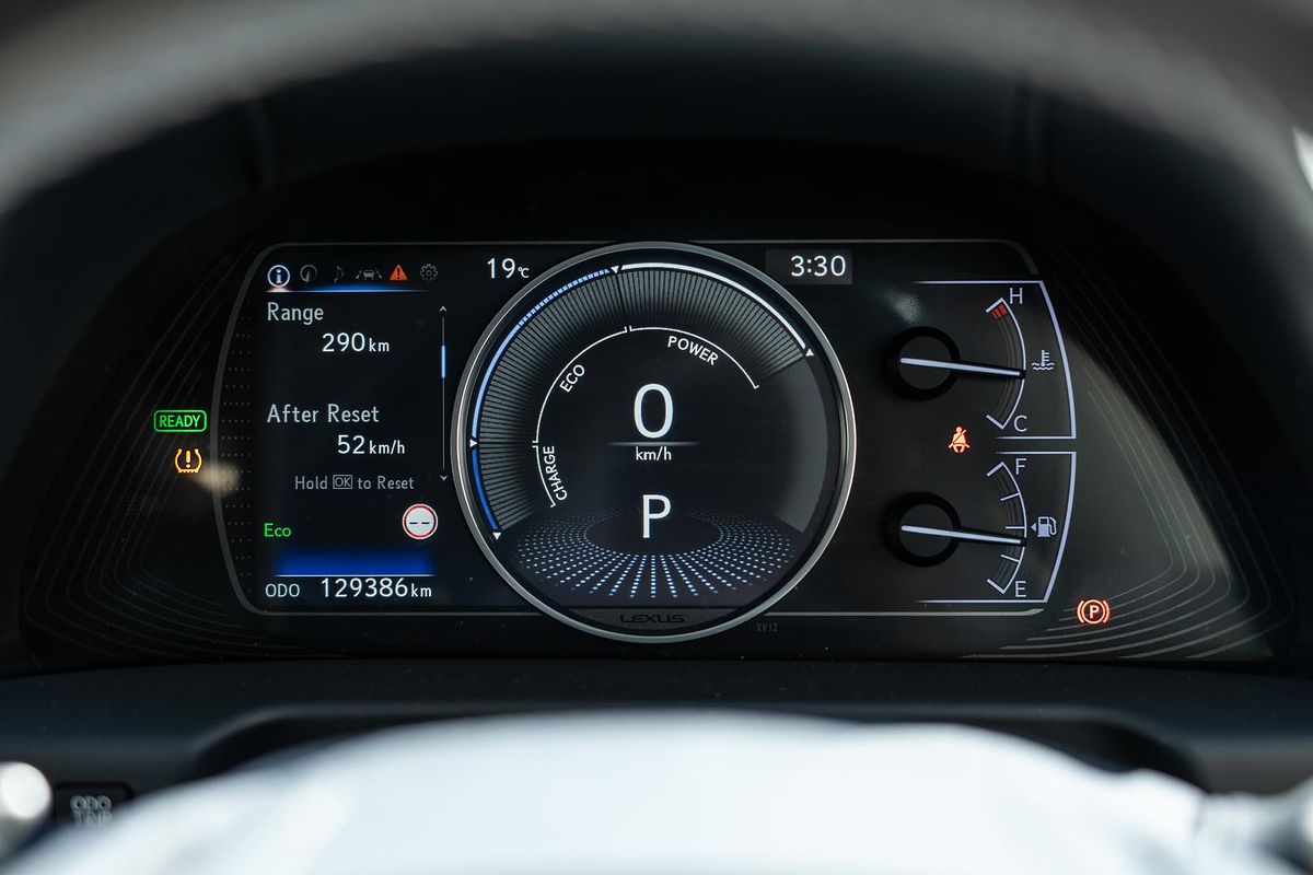 2019 Lexus ES ES300h Luxury AXZH10R