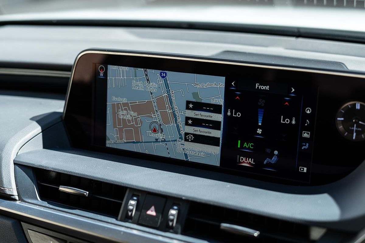 2019 Lexus ES ES300h Luxury AXZH10R