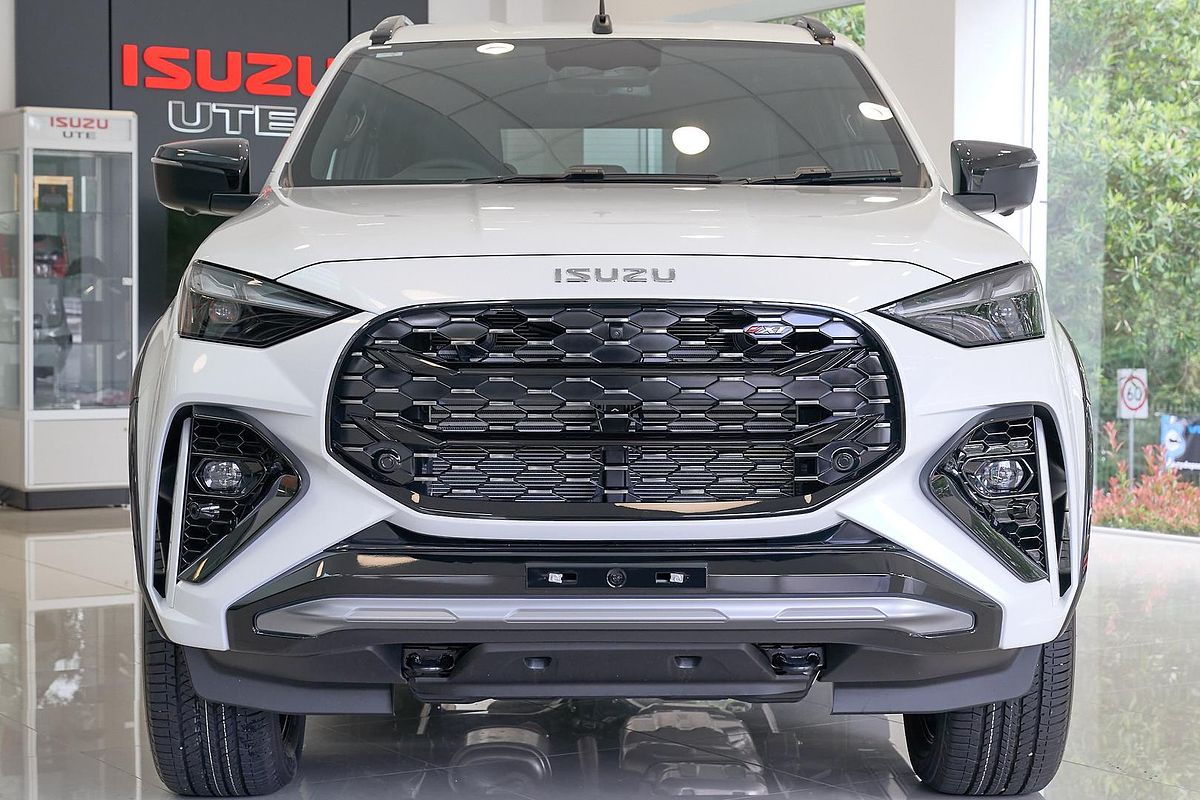2025 Isuzu MU-X X-TERRAIN
