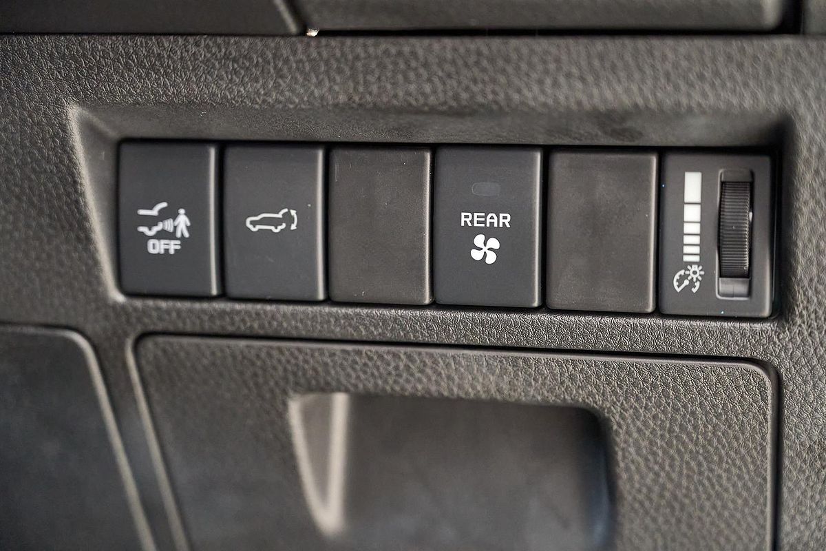 2025 Isuzu MU-X X-TERRAIN