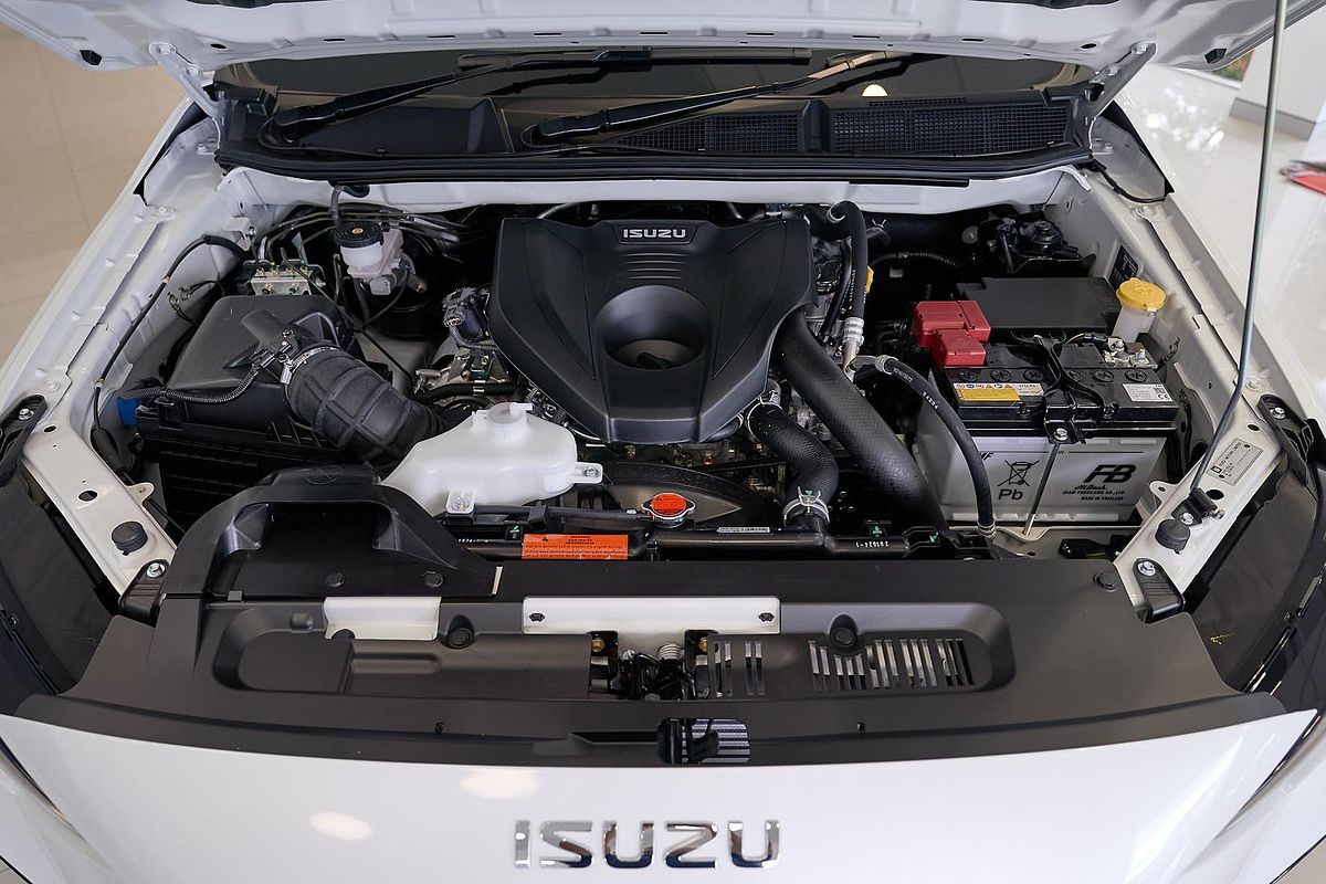 2025 Isuzu MU-X X-TERRAIN