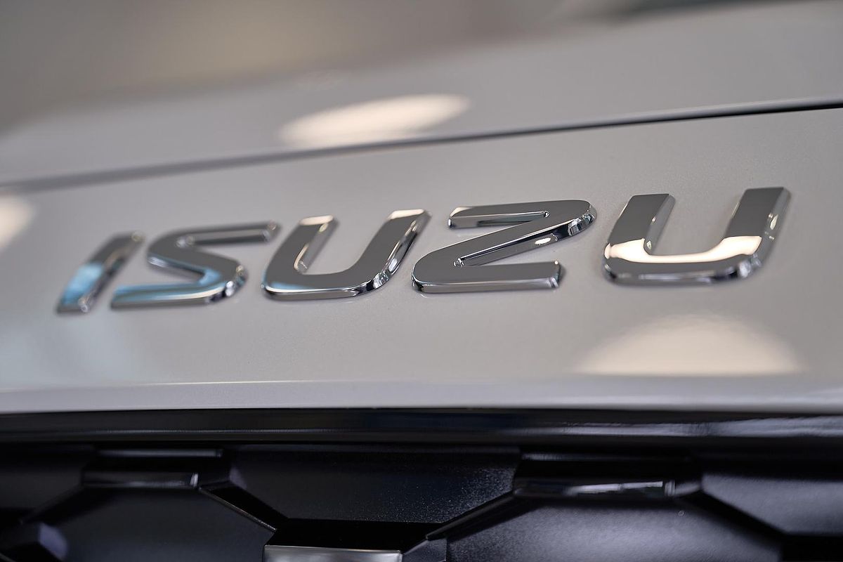 2025 Isuzu MU-X X-TERRAIN