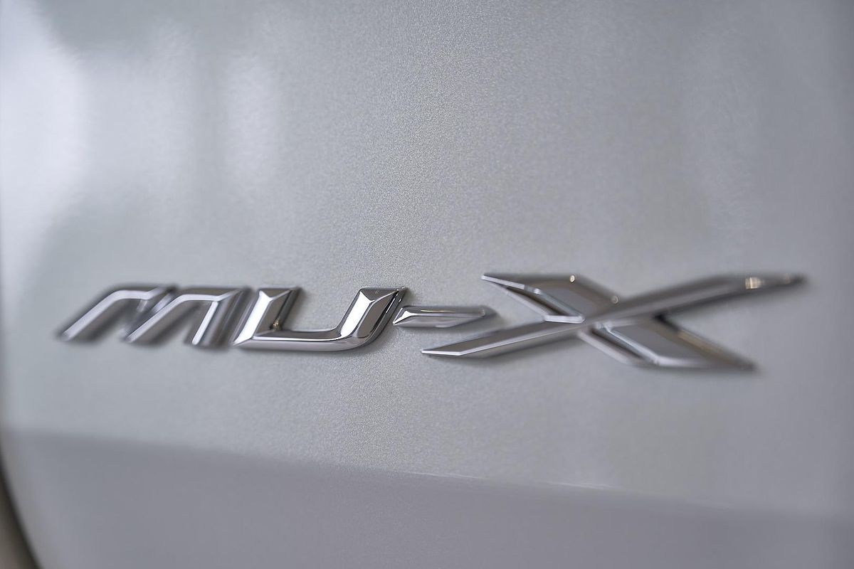 2025 Isuzu MU-X X-TERRAIN