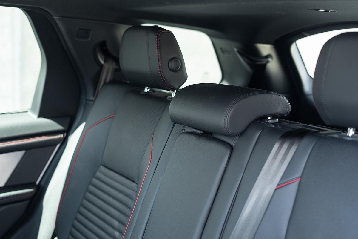 2023 Land Rover Discovery Sport P250 R-Dynamic SE L550