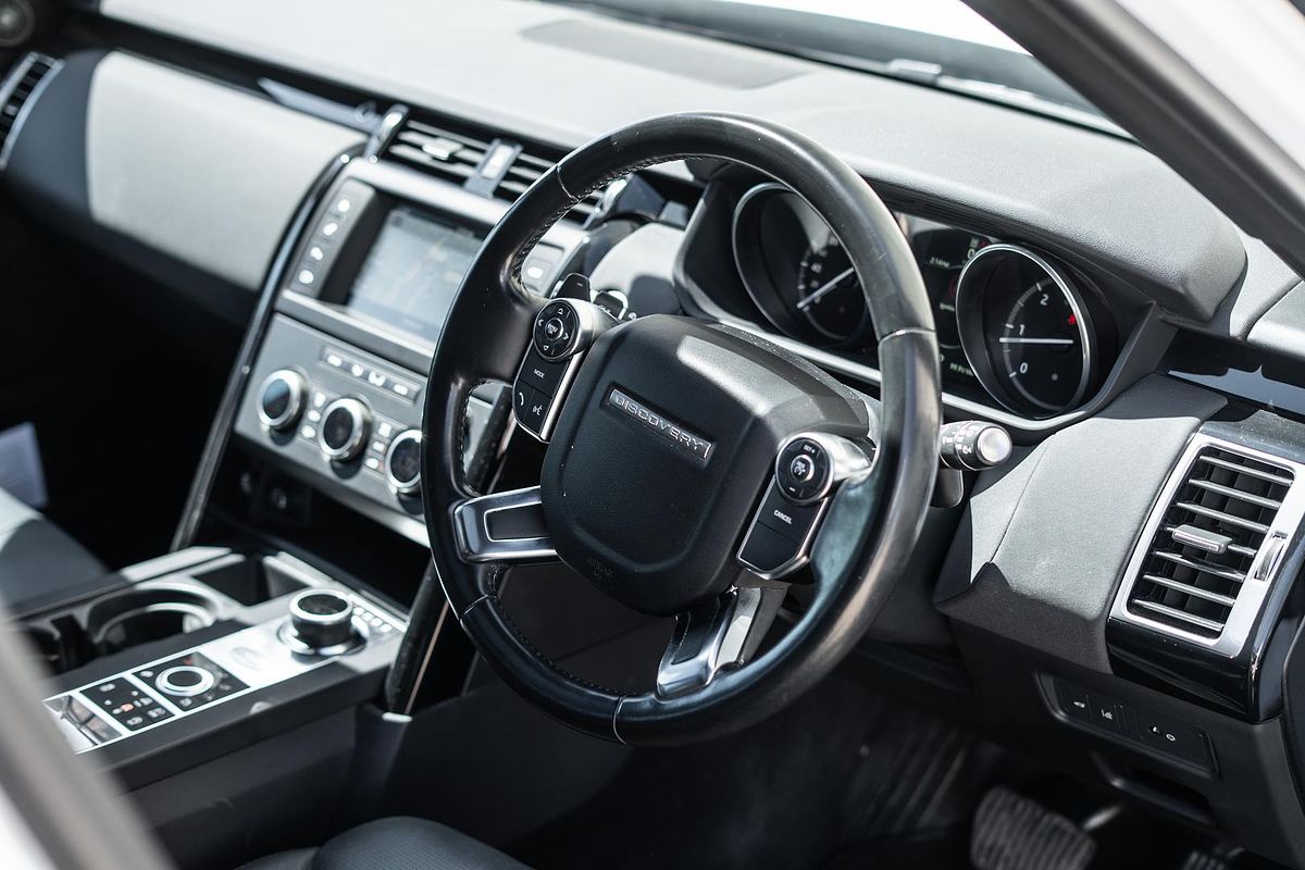 2017 Land Rover Discovery TD6 SE Series 5