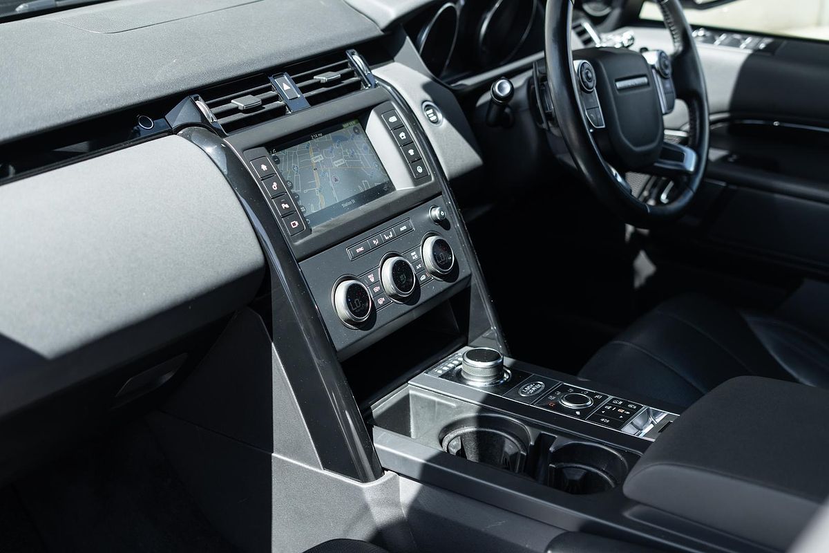 2017 Land Rover Discovery TD6 SE Series 5