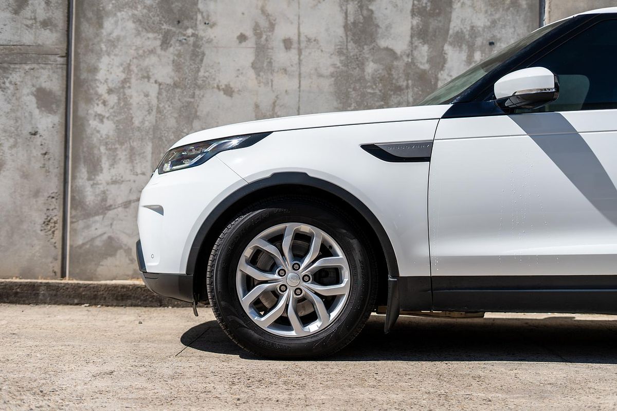 2017 Land Rover Discovery TD6 SE Series 5