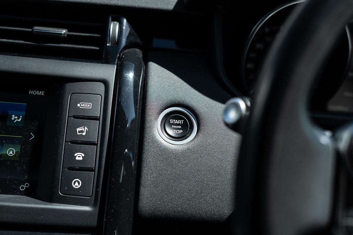 2017 Land Rover Discovery TD6 SE Series 5
