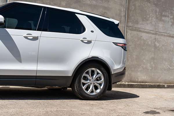 2017 Land Rover Discovery TD6 SE Series 5