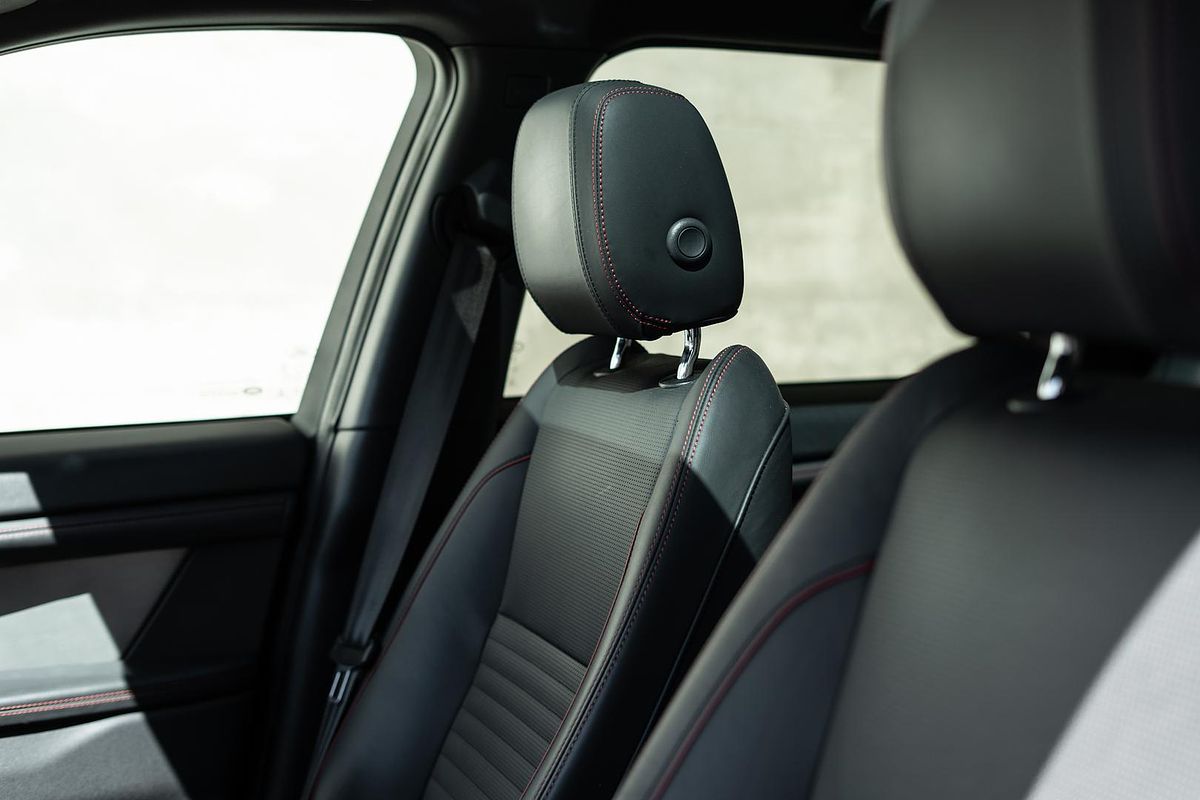 2022 Land Rover Discovery Sport P250 R-Dynamic HSE L550