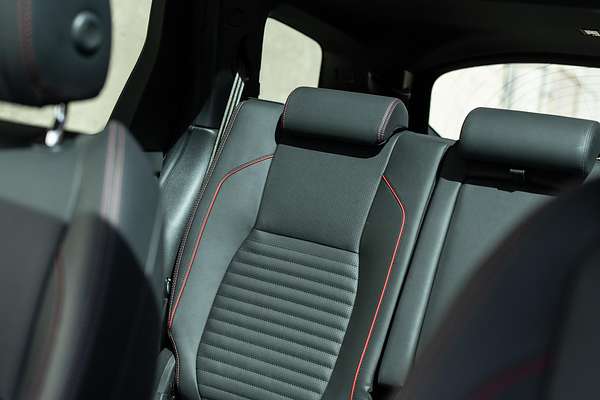 2022 Land Rover Discovery Sport P250 R-Dynamic HSE L550
