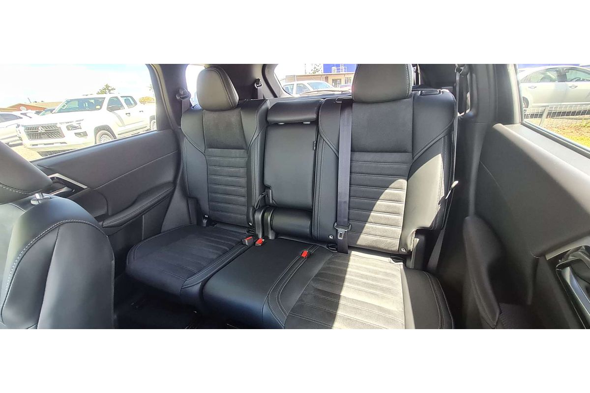 2024 Mitsubishi Outlander LS ZM