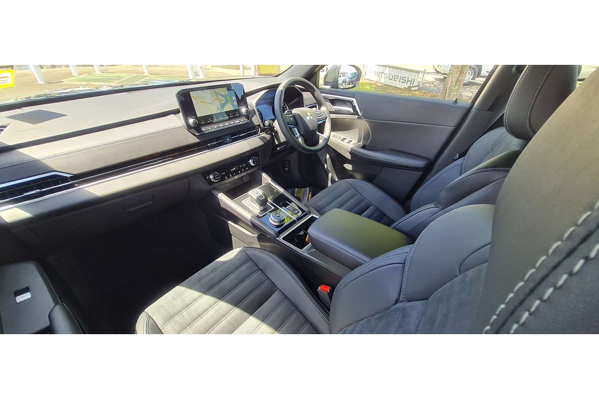 2024 Mitsubishi Outlander LS ZM