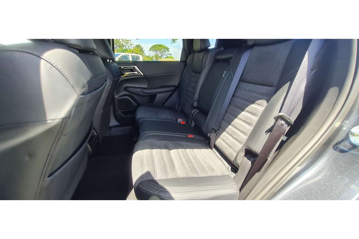2024 Mitsubishi Outlander LS ZM