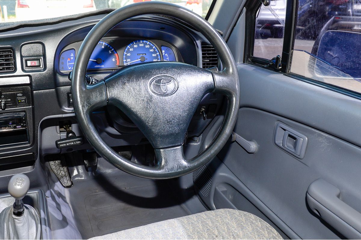 2003 Toyota Hilux RZN149R Rear Wheel Drive