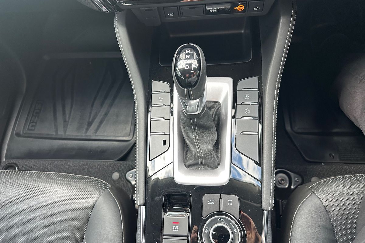 2024 Isuzu MU-X LS-T