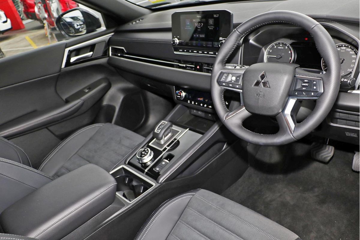 2024 Mitsubishi Outlander Black Edition ZM
