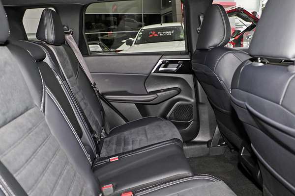 2024 Mitsubishi Outlander Black Edition ZM