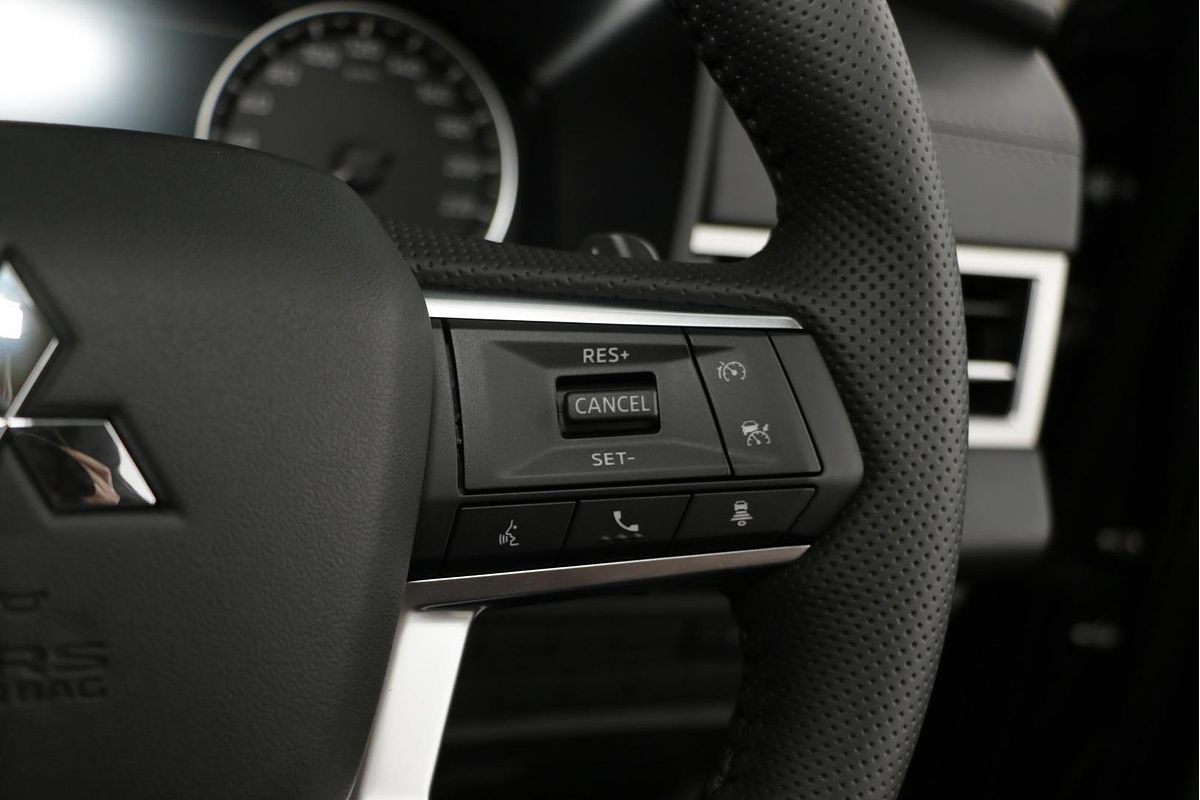 2024 Mitsubishi Outlander Black Edition ZM