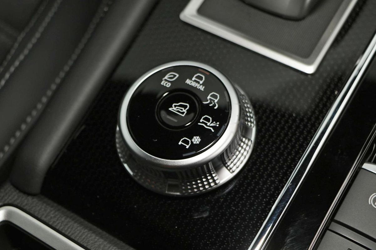 2024 Mitsubishi Outlander Black Edition ZM