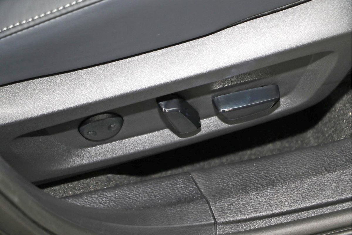 2024 Mitsubishi Outlander Black Edition ZM