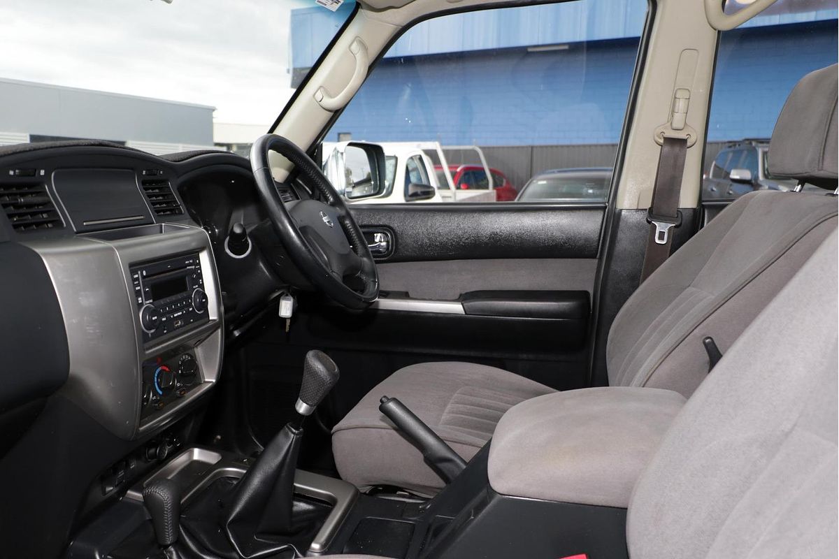 2013 Nissan Patrol ST Y61
