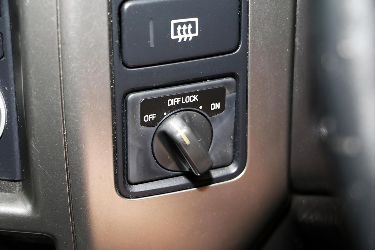 2013 Nissan Patrol ST Y61
