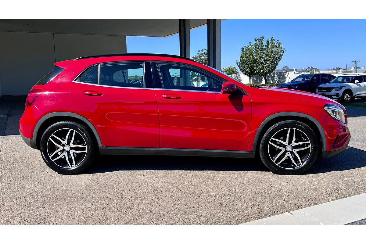 2015 Mercedes-Benz GLA-Class GLA180 X156