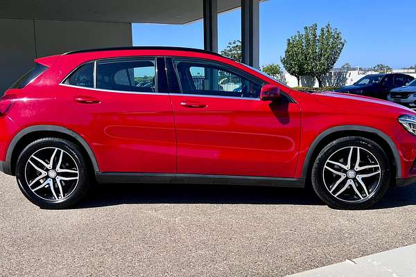 2015 Mercedes-Benz GLA-Class GLA180 X156