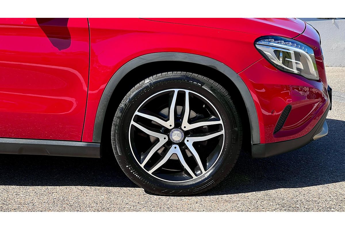 2015 Mercedes-Benz GLA-Class GLA180 X156