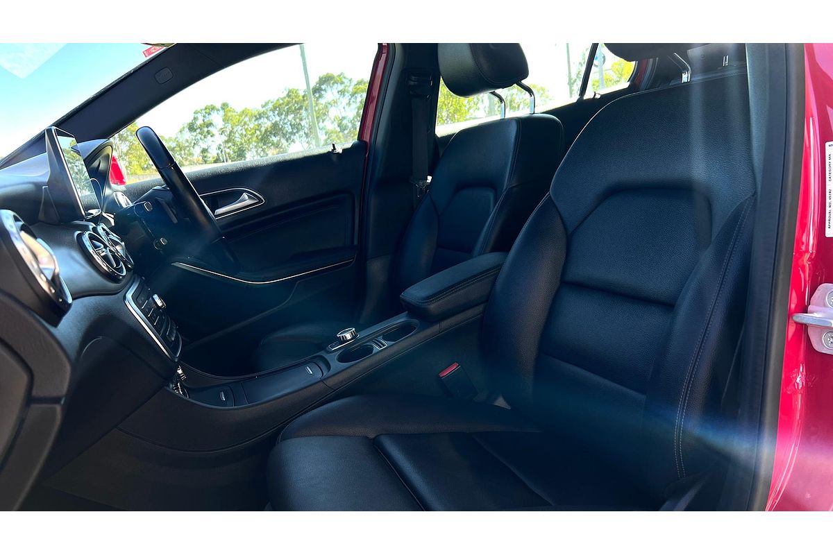 2015 Mercedes-Benz GLA-Class GLA180 X156