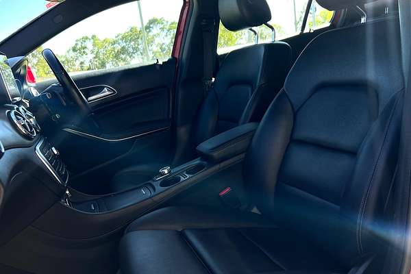 2015 Mercedes-Benz GLA-Class GLA180 X156