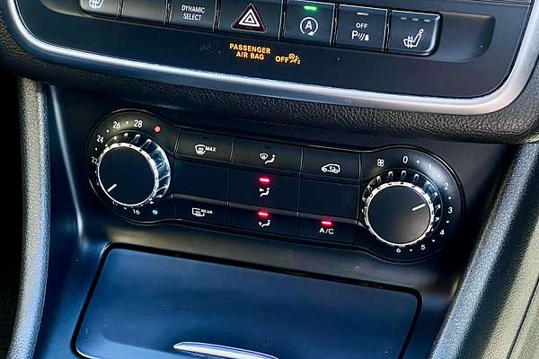 2015 Mercedes-Benz GLA-Class GLA180 X156