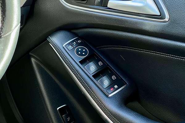2015 Mercedes-Benz GLA-Class GLA180 X156