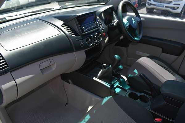 2015 Mitsubishi Triton GLX MN 4X4